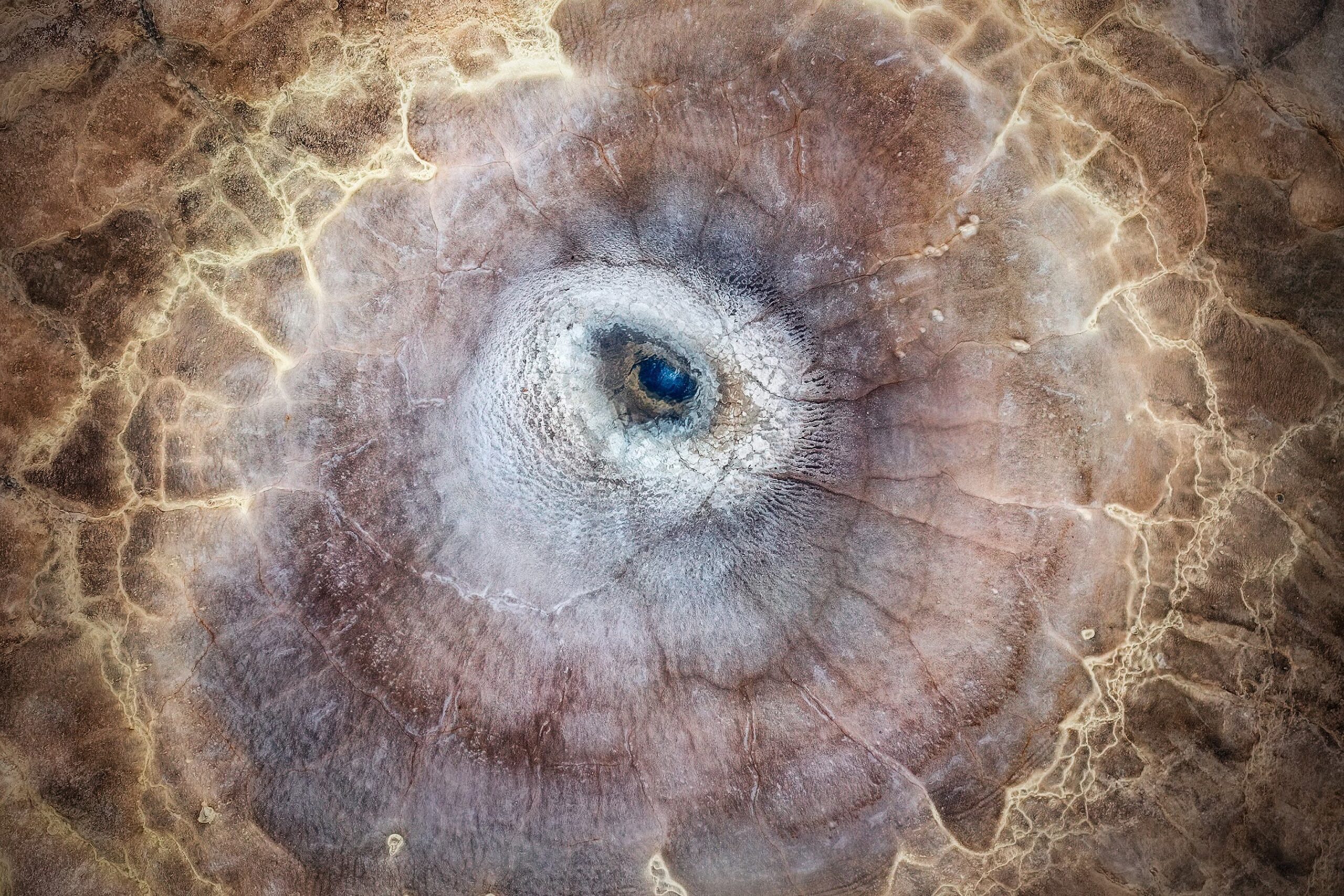 geothermal-pool-dragons-eye-iceland-pawel-zygmunt